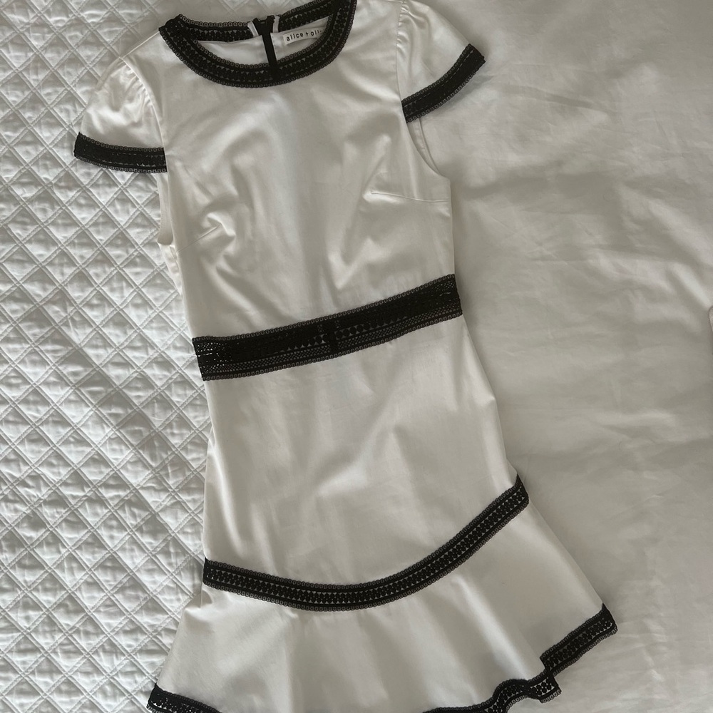 Alice + Olivia Black and White Dress Size 0
